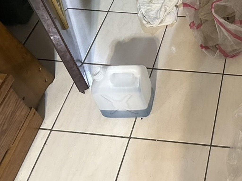 購屋糾紛竟潑灑汽油 新店男遭制服！因心臟不適送醫