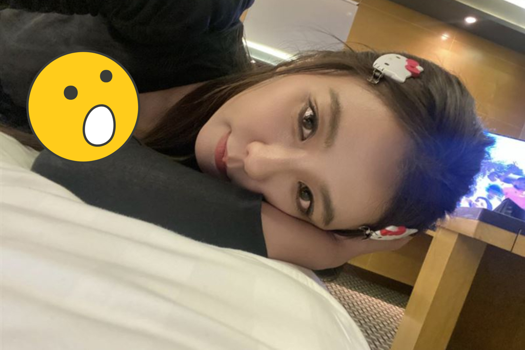 周曉涵性感趴床照曝光！深邃事業線「邪惡視角」網友全暴動