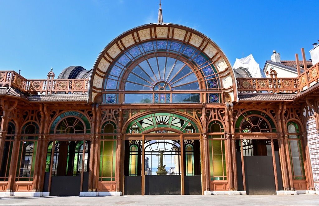 埃維昂市中心的依雲礦泉水原始泉源「Buvette Cachat」。(圖:shutterstock/達志)