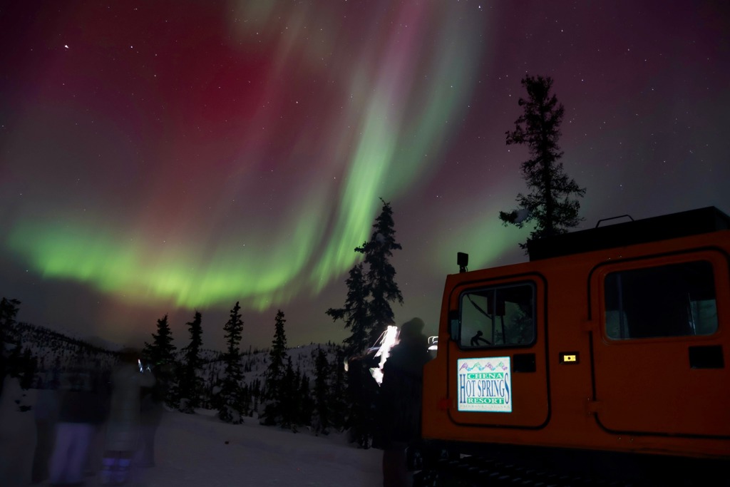 阿拉斯加的珍娜溫泉,能滿足邊泡湯邊賞極光的極緻享受。(圖:shutterstock/達志)