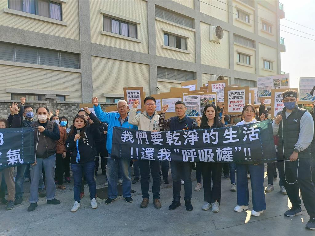 惡臭擾鄰百餘居民抗議 業者:需時間覓地移往他處