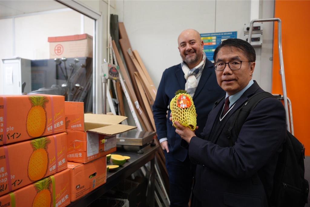 台南鳳梨、芭樂首銷法國 黃偉哲飛歐洲拓通路