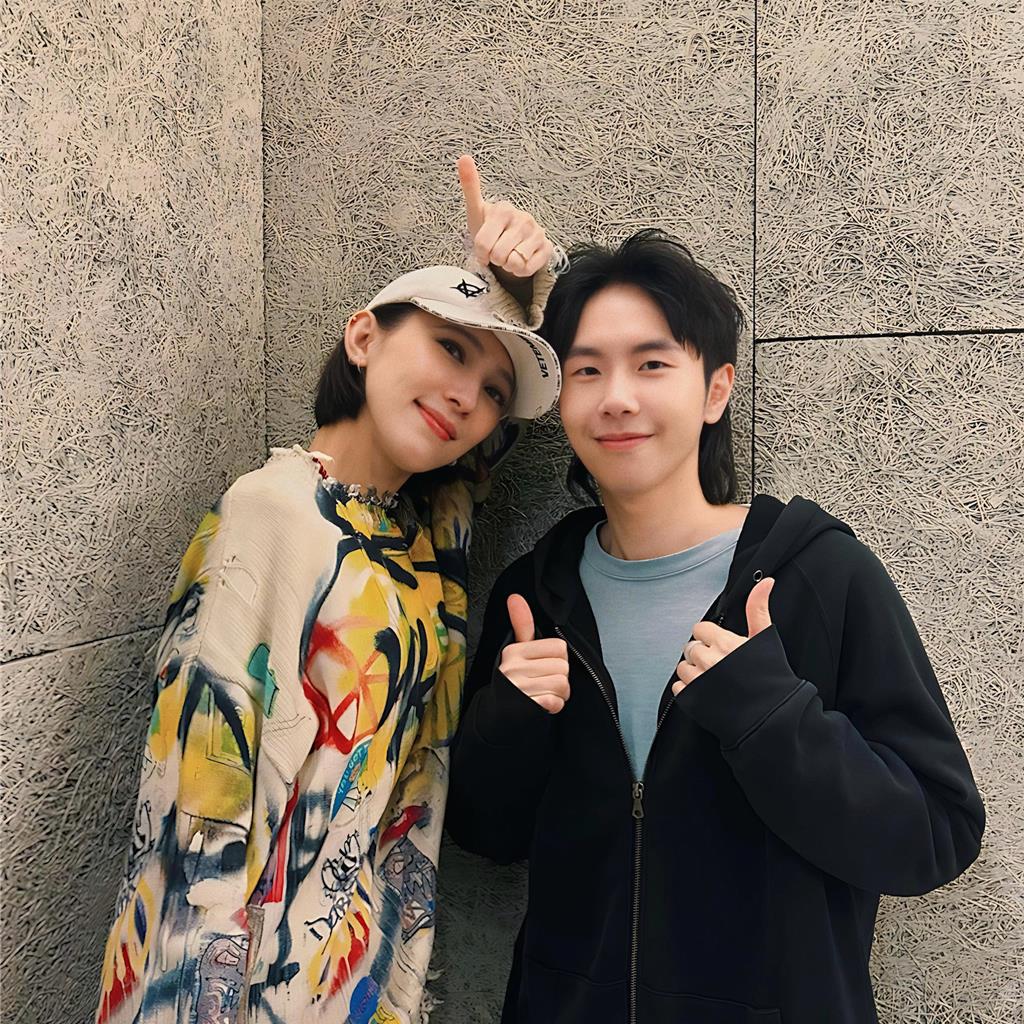 戴佩妮愛徒被分手陷情傷崩潰！當場打給「她」：哭給姊姊聽