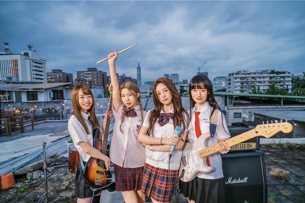 44萬粉絲集氣！啦啦隊女神正式組團出道 驚爆「全身被看光」