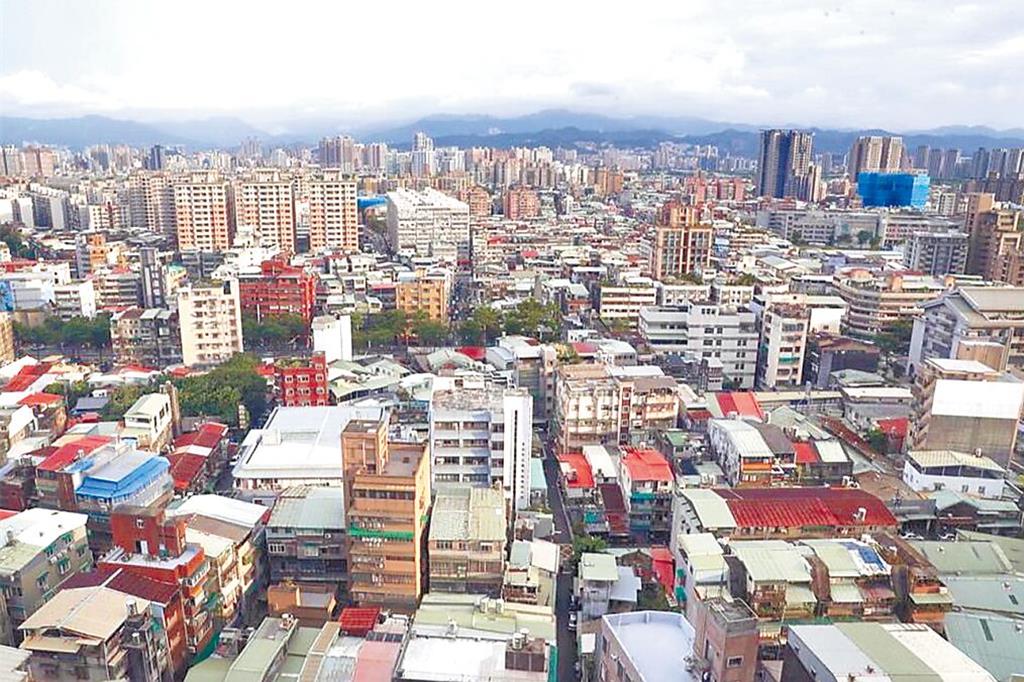 北市老屋增設電梯難 11年僅1.5％獲補助 議員促設KPI、取消代金