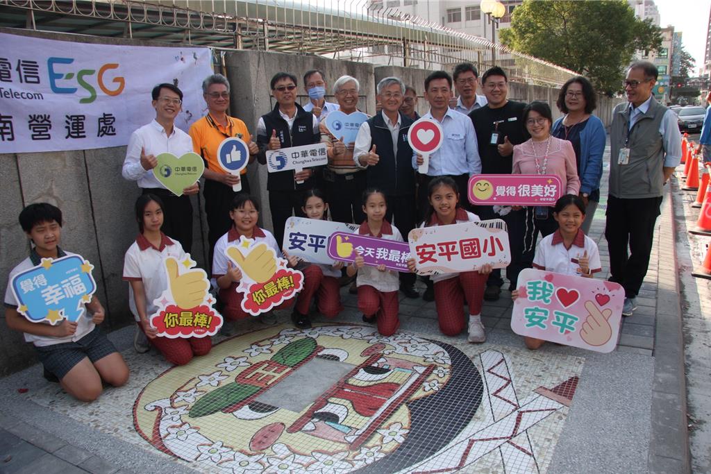 社區街道變美了!安平國小把人行道變「故事館」