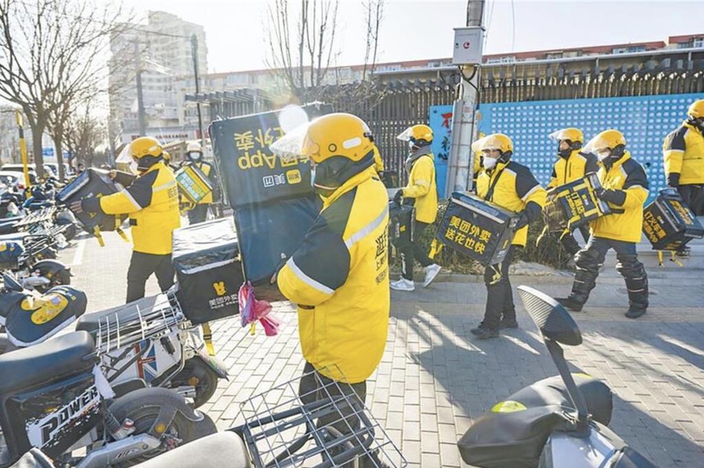 陸頒「史上最嚴」電動車限速令 快遞員在夾縫中艱難求生