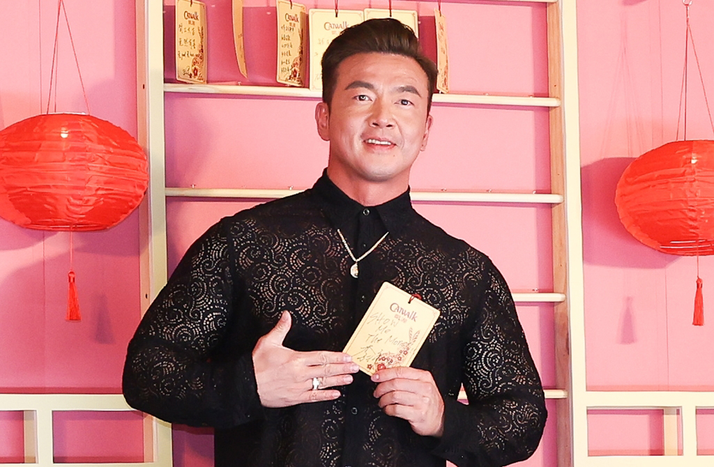 李沛旭曬夫妻甜蜜自拍 大讚老婆1部位「驕傲亮點」　