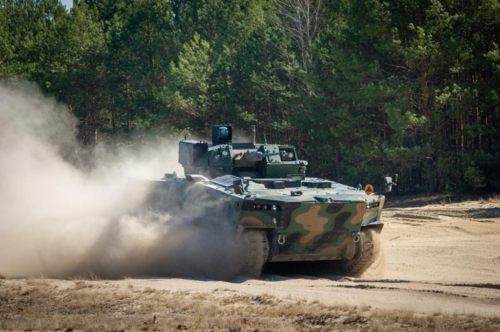 波蘭陸軍接收首批「獾式」步兵戰鬥車