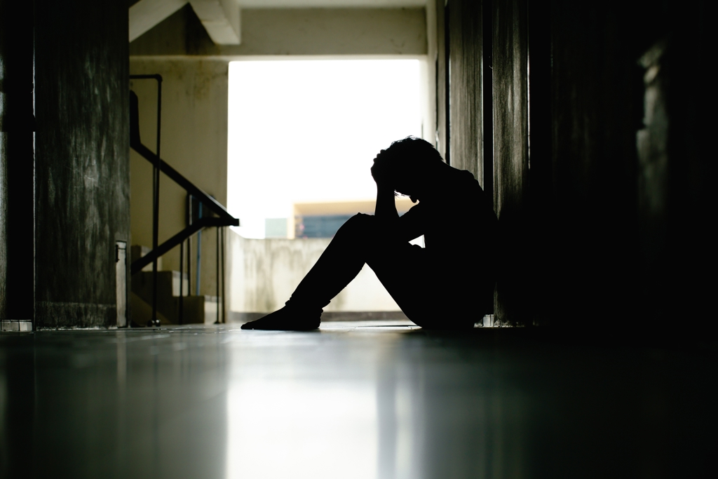 為了10元被拖到牆角打 名醫吐兒時慘痛經歷:忘不了