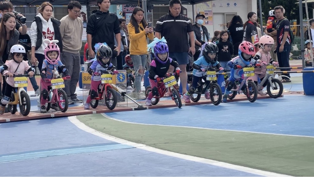 首屆「青出於藍盃」兒童滑步車賽登場 最小參賽者未滿2歲萌翻全場