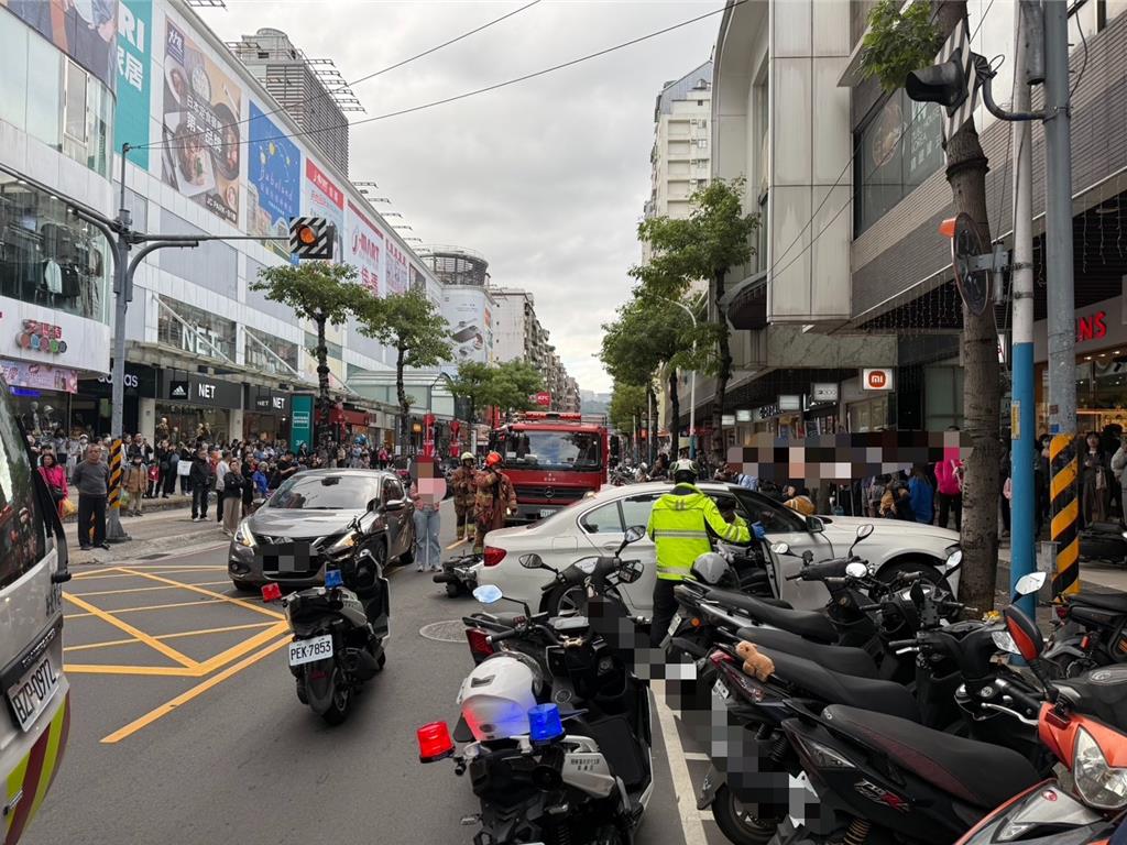 BMW連環撞!新莊幸福路5車遭波及 肇事駕駛無生命跡象急送醫
