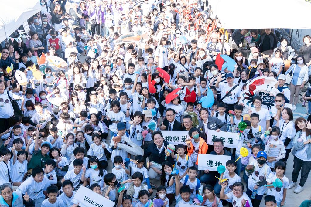 300人變裝遊行!新竹香山溼地「根與芽溼地嘉年華」熱鬧登場