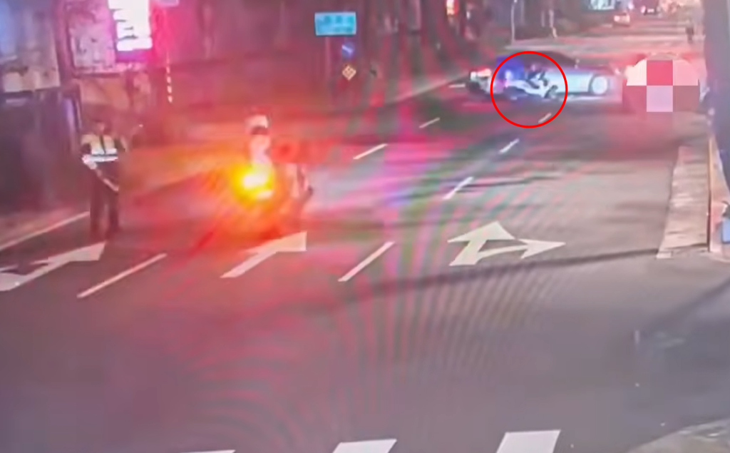 迴轉道沒交管?副總統車隊「1小時內北返」 警追撞畫面曝