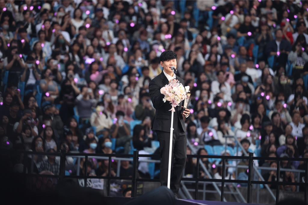 AAA》林俊傑被喊得獎嚇一跳!超強live實力台下韓星驚訝張嘴