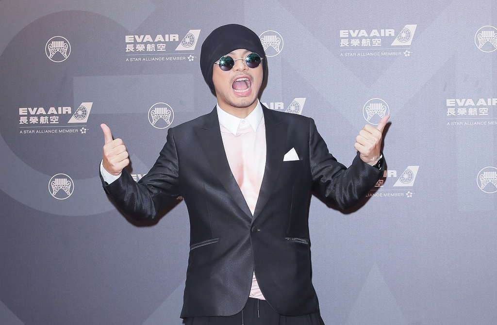 保釋還剩4天到期!黃明志突曬憔悴近況照 不發一語