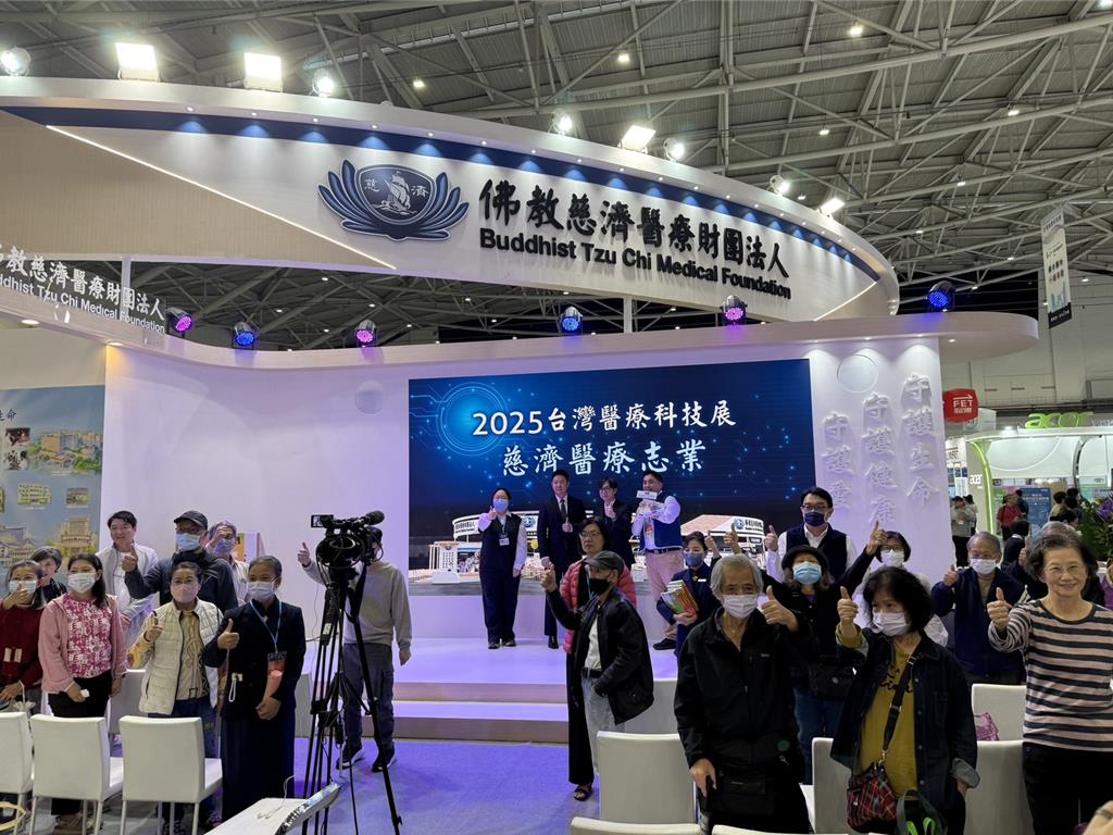 簡錫淵說,「精準微創」的治療方式,可以根治僅存在於黏膜層或黏膜下層的早期癌、癌前病變,不須「開腸剖肚」,也不須在身上打孔洞。(張珈瑄攝)