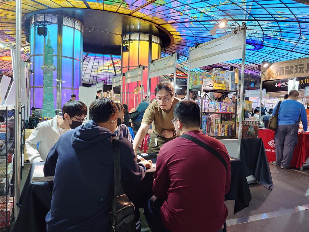 「光之穹頂」下千人桌遊開打 百款台灣原創桌遊周末同歡