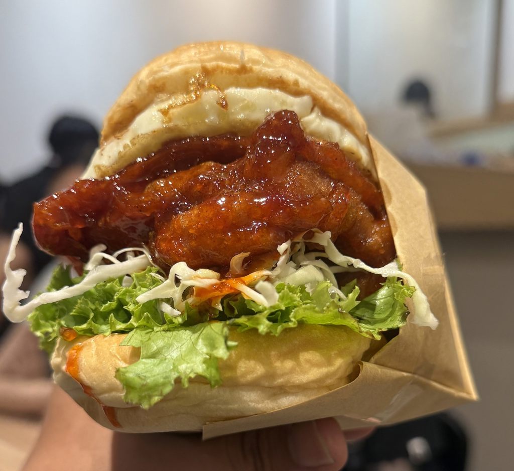 韓式炸雞堡。(施景耀 攝)