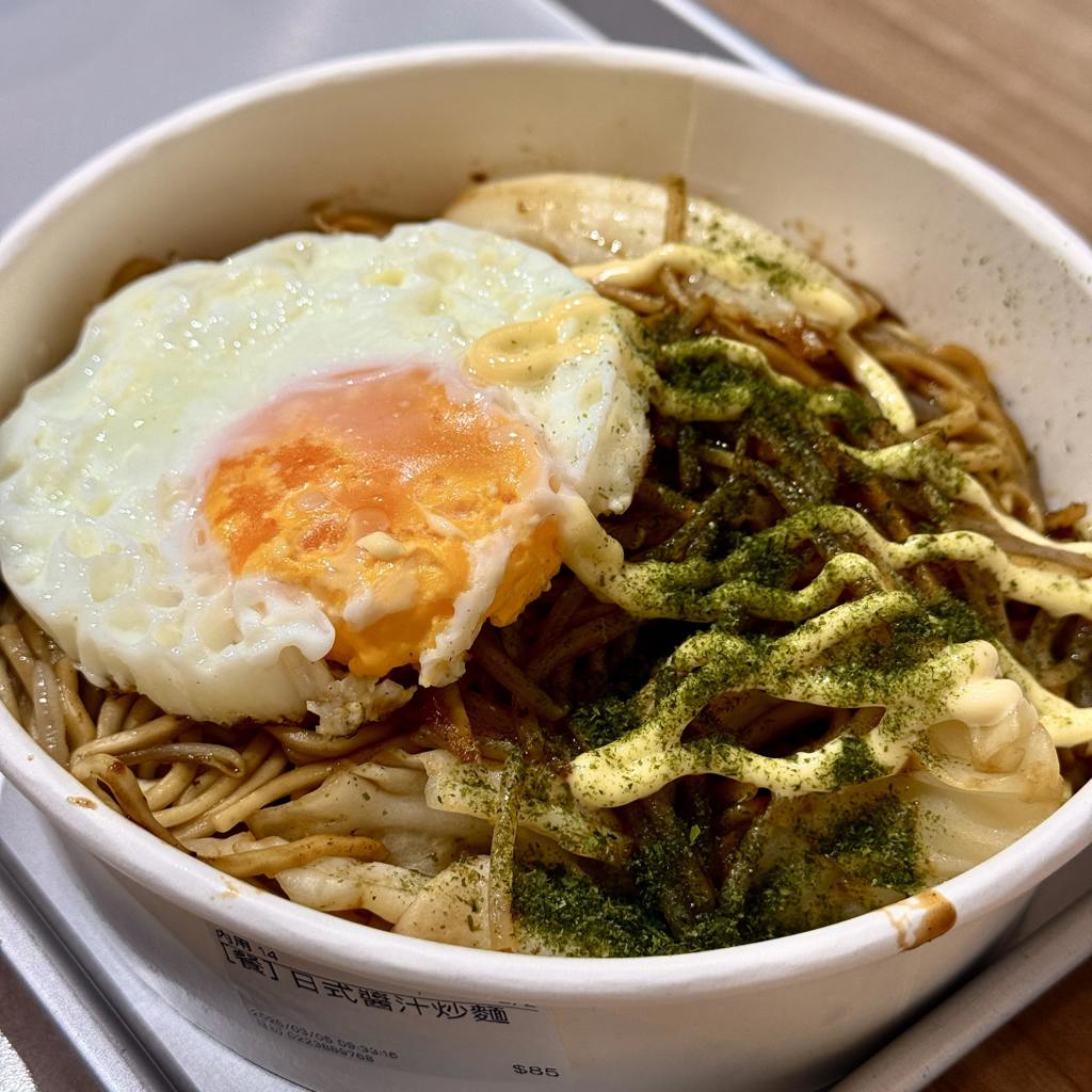 日初日式醬汁炒麵。(施景耀 攝)