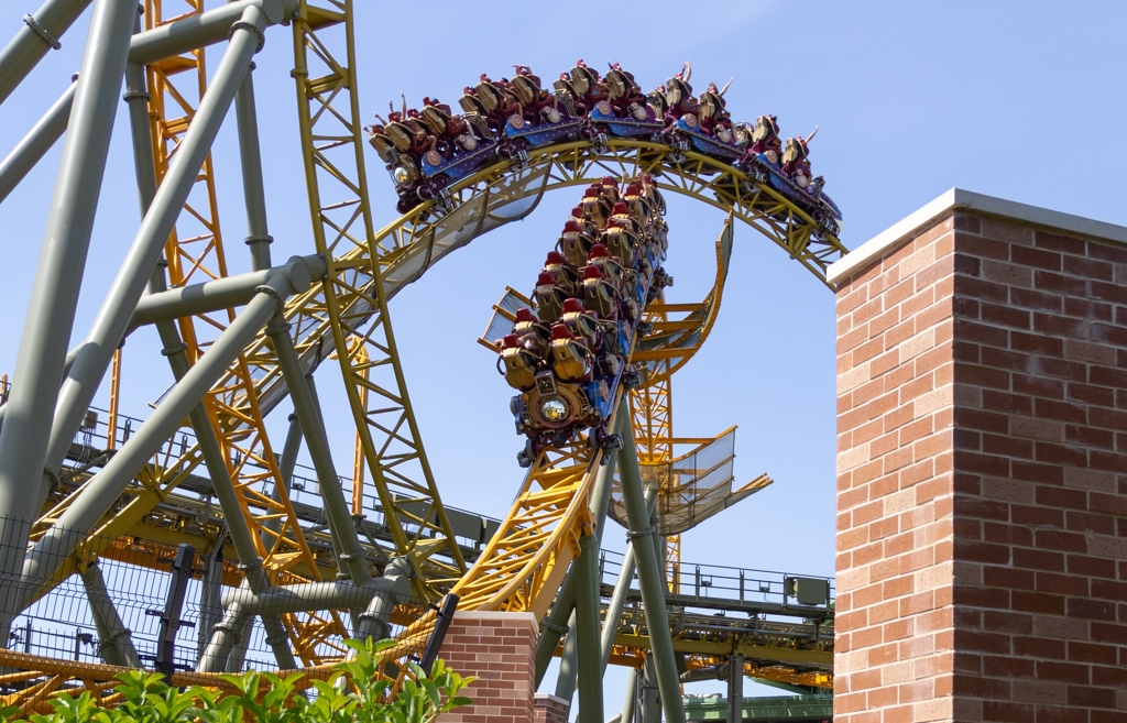 年過40玩雲霄飛車!男子「腦出血」連痛3個月 醫師曝2原因