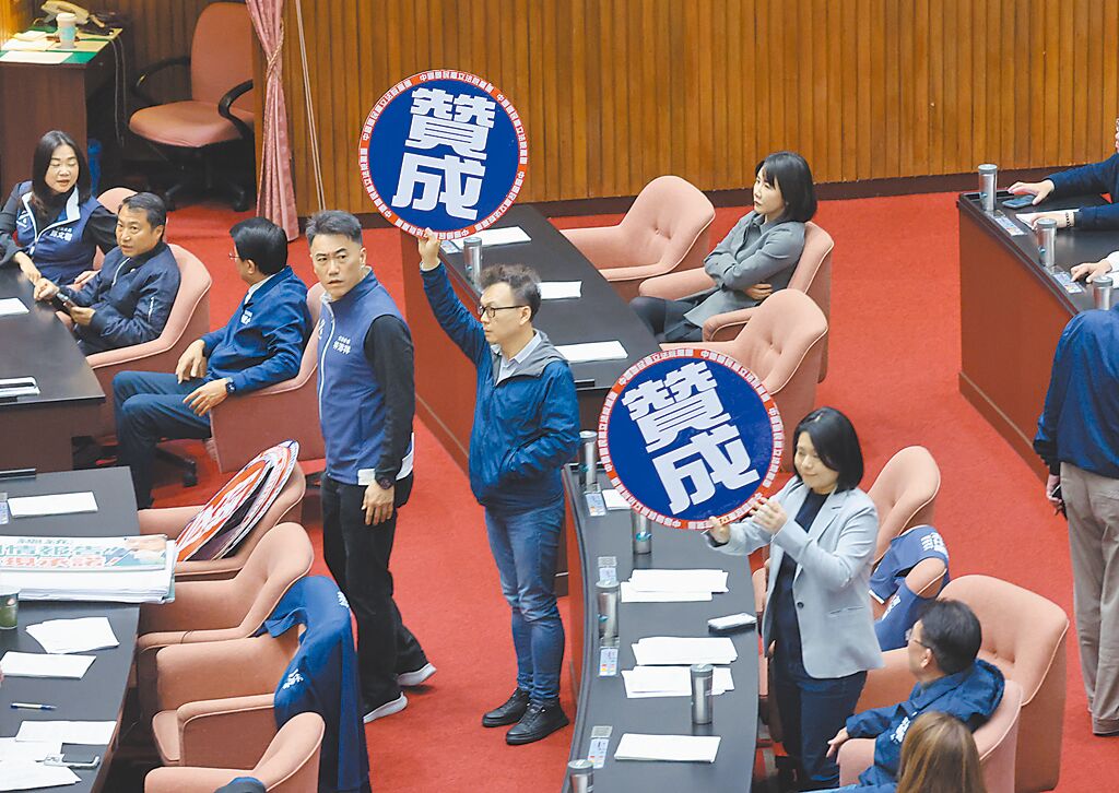 《財劃法》依法15日要公布,外界推斷成為政院不副署第一槍機率高。圖為立法院12日表決畫面。(本報資料照片)