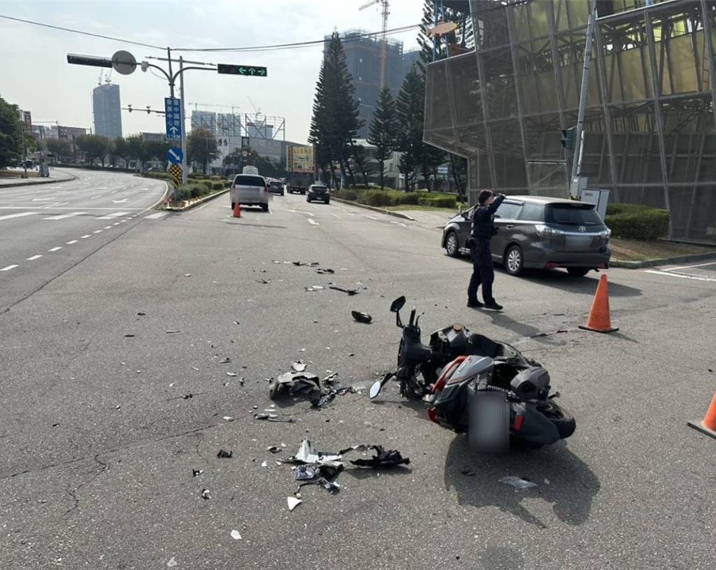 西屯區中清交流道聯絡道與環中路一段15日上午發生貨車撞機車死亡車禍。（民眾提供）