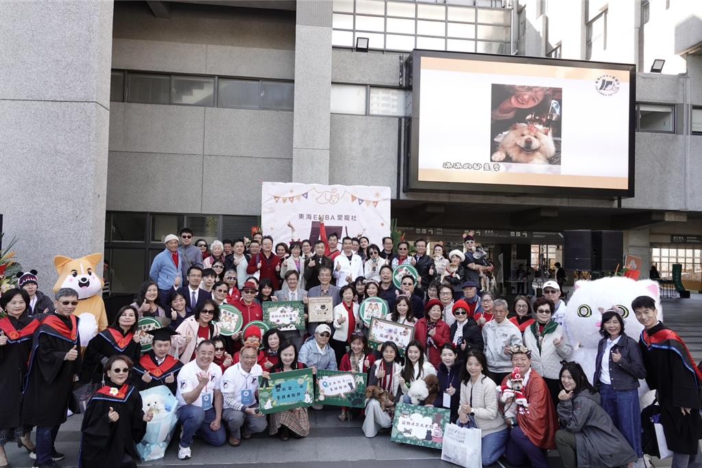 東海大學EMBA近日成立「愛寵社」，將從校園出發，推動「毛孩療癒力」，串聯高齡長照機構，延續善的循環。（亞洲動物福利協會提供）