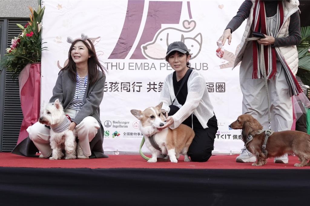 東海大學EMBA近日成立「愛寵社」，將從校園出發，推動「毛孩療癒力」，串聯高齡長照機構，延續善的循環。（亞洲動物福利協會提供）