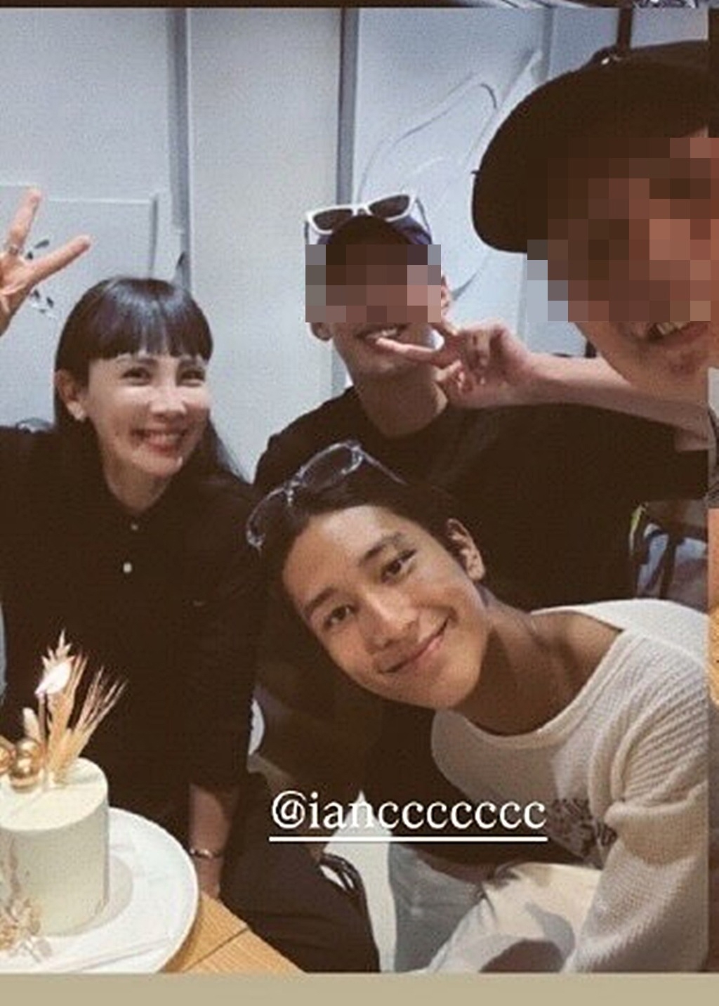 網友挖出先前魏如萱曾曬出和Ian等人合影。（圖／翻攝自waawei IG）