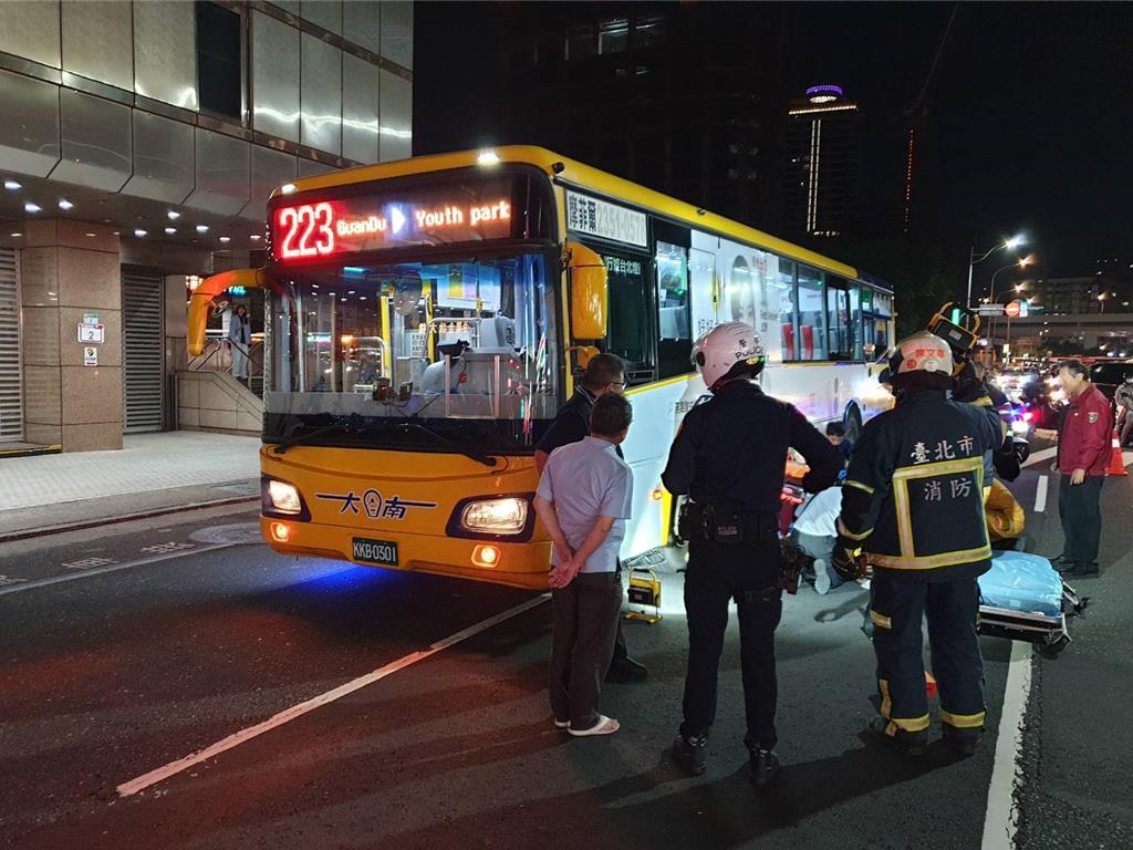 趙姓公車司機北往南直行。（民眾提供）