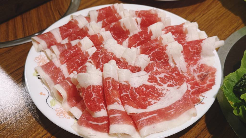 享火鍋的肉盤很不錯。(施景耀 攝)