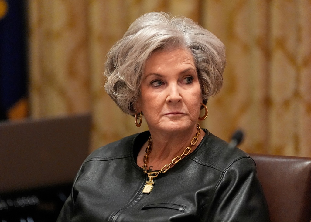 白宮幕僚長蘇西.威爾斯(Susie Wiles)在浮華世界專訪中描述美國總統川普有「酒鬼性格」,尖銳評價副總統范斯等多名閣員,不過川普及閣員仍力挺她。(美聯社)