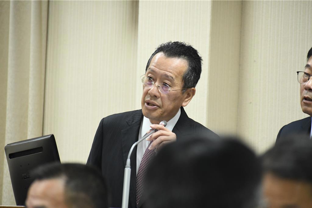 承攬國防部標案的高雄鴻璋茶業老闆娘自爆是人頭,國防部長顧立雄也傻眼。(示意圖/資料照/劉宇捷攝)