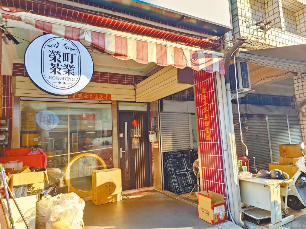 國民黨立委15日指稱,海軍司令部民國111年伺服器標案及維護案,得標者竟是高雄資本額僅10萬元的鴻璋茶業公司。(資料照/任義宇攝)