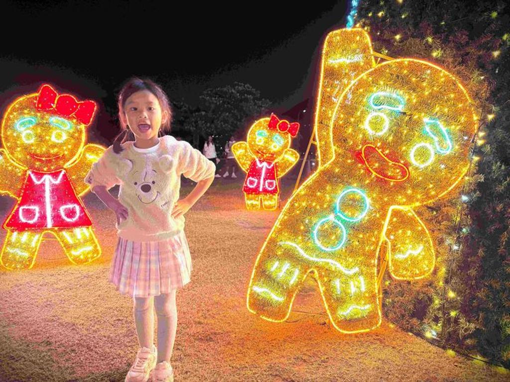 可愛薑餅人光雕陪伴大小朋友，增添節慶趣味。　圖：新北市政府水利局／提供