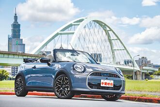 MINI Cooper Cabrio S 可開天窗擁抱風