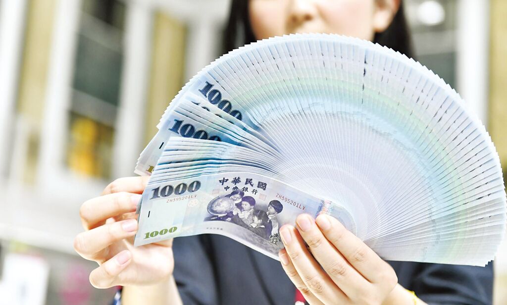 金融業年終半個月!妹子傻眼嘆好少 一票前輩曝原因:很正常