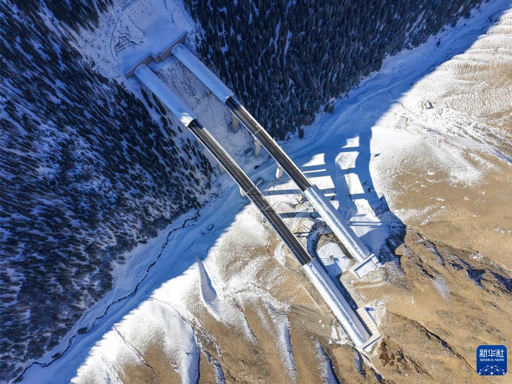 ��Խ��ɽ��������ٹ�·������ξ����ȫ��ͨ�� �� ͼΪ������������ξ���ٹ�·��Խ��ɽɽ���� ���»��磩