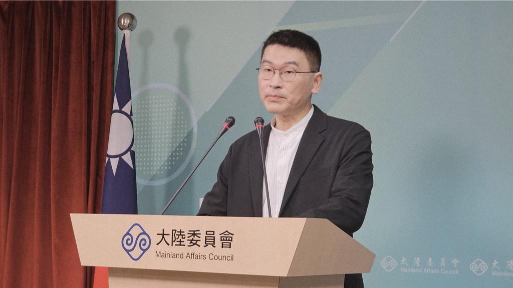 「修法是保護機制！」陸委會發言人梁文傑揭露：公務員赴陸遭留置盤查2年17案。（藍孝威攝）