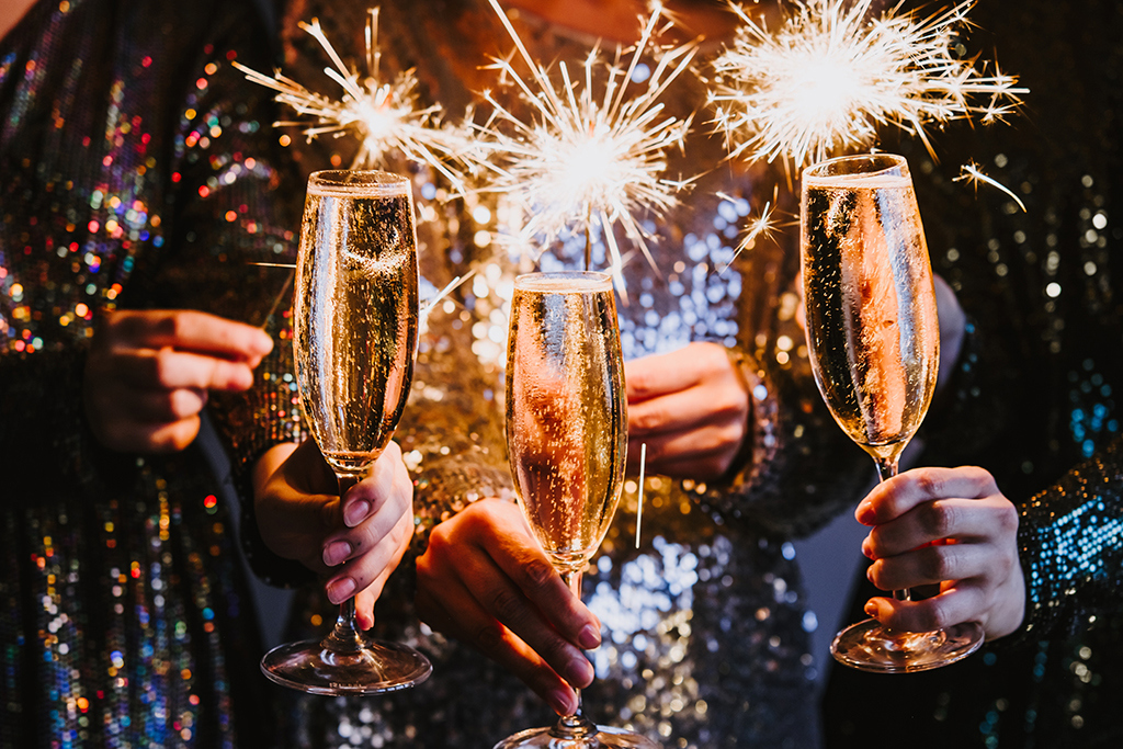 沒朋友揪跨年!19歲妹子爆哭「我很可憐」 一票老人反讚爆