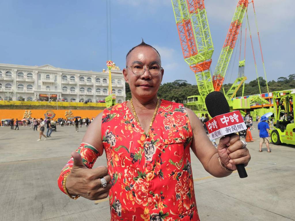 吊車大王春節衝紫南宮求「開運寶物」 新年願望曝光