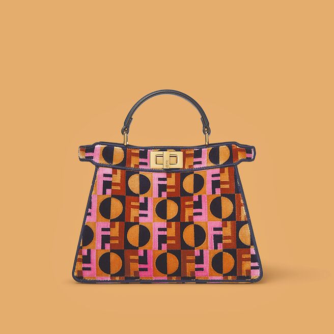 FENDI《艾蜜莉在巴黎》限定包登場