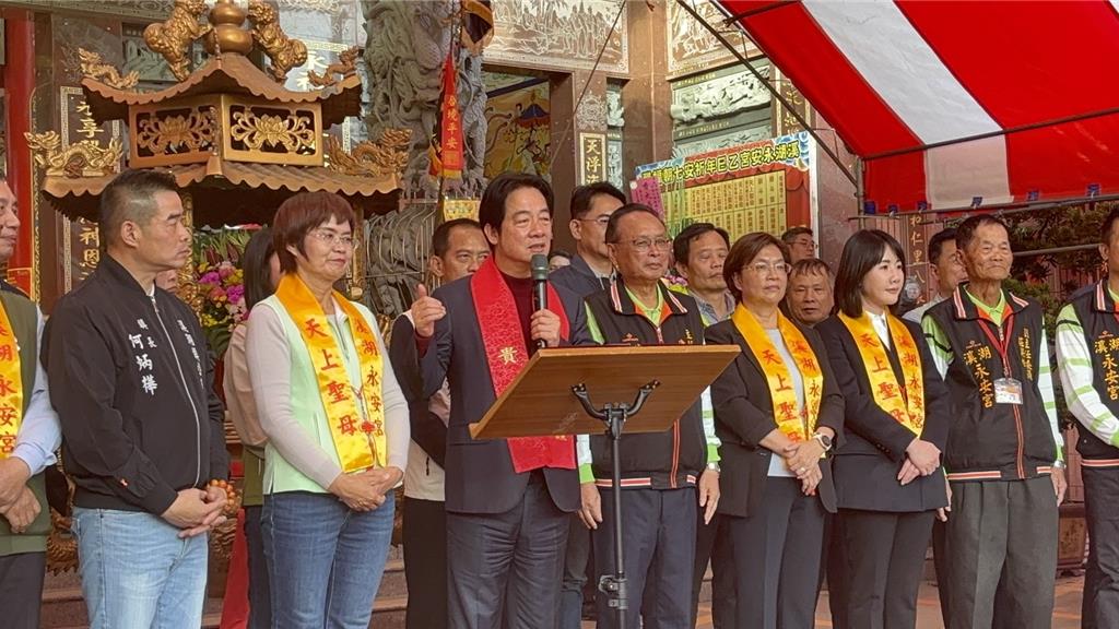 賴清德總統於28日前往彰化縣溪湖鎮永安宮、參香祈福。（馮惠宜攝）