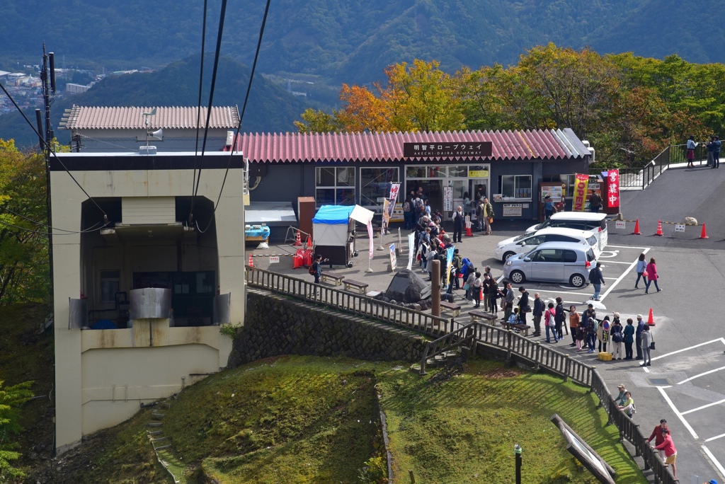 欲前往名智平展望台，須先在名智平纜車站轉乘登山纜車。(東尼叔 攝)