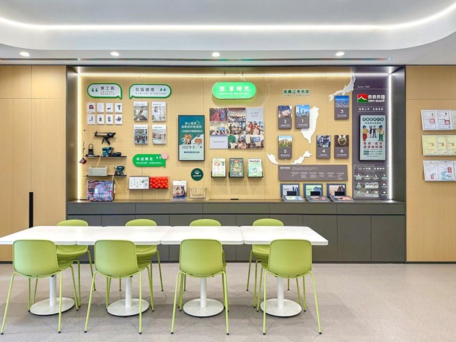 內湖實驗店首先從融入社區著手，結合線上與線下的調整。門市重新規劃空間，設置「想享時光」共享場域。(圖/信義房屋 提供)