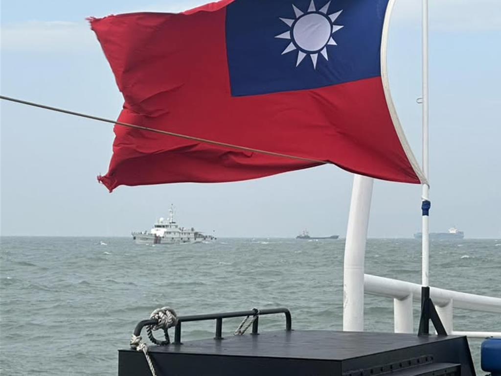 管碧玲在臉書發照片,肯定海巡同仁驅離中共海警船。(翻攝管碧玲臉書/洪靖宜高雄傳真)