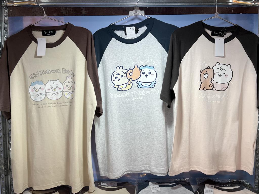  吉伊卡哇寶寶快閃店推出多款可愛短T。（徐梓榕攝）