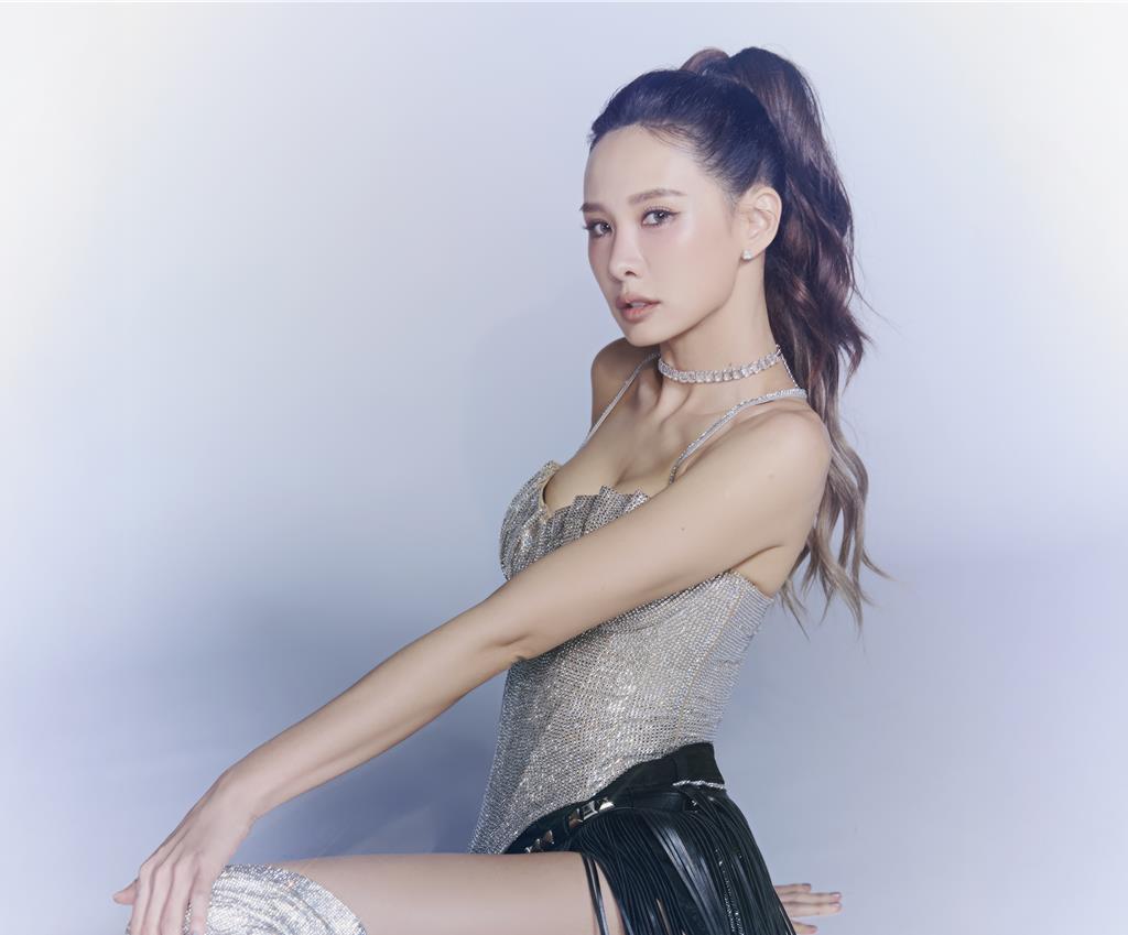 台北跨年》全台最辣!安心亞無懼酸民唱跳13分半夯曲不間斷