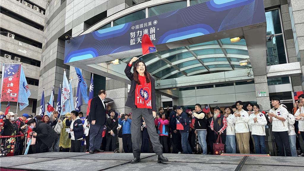 府前升旗賴清德向她揮手? 鄭麗文驚:有嗎 我沒有看到耶